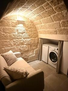 a living room with a couch and a washing machine at Luxury Vittoria in Ceglie Messapica