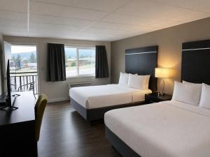 a hotel room with two beds and a balcony at Expedition Lodge Estes Park at Rocky Mtn National Park in Estes Park +36 photos