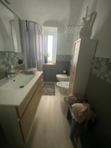 a bathroom with a tub and a sink and a toilet at Casa Piazzetta in Saluzzo +28 photos
