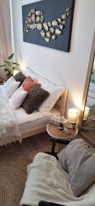 a bedroom with two beds and a table with candles at Zielone Okno Apartament w Augustowie blisko jeziora i centrum in Augustów