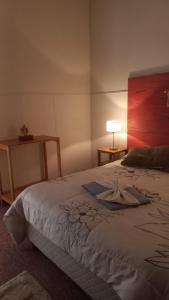 a bedroom with a large bed with a red headboard at Hostería Amancay in Merlo