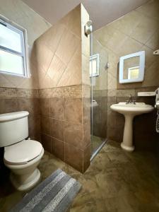 a bathroom with a toilet and a sink at CASA SÁNCHEZ in Zacatlán +26 photos