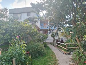 a house with a garden in front of it at Casa del Sol Tumbabiro in Tumbabiro