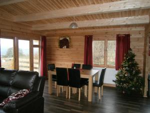 Gallery image of Long Mountain Centre Log Cabins in Meadowtown