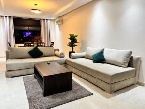 a living room with two couches and a coffee table at Calma in Beni Mellal