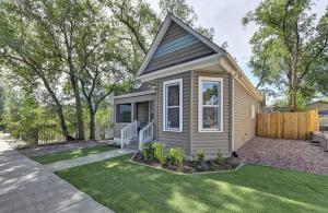 a small house with a yard with a fence at Downtown - Colorado Cool - Relaxing and Quiet in Colorado Springs +15 photos