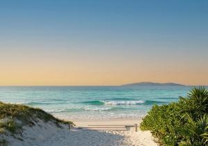 a sandy beach with the ocean in the background at Telchac 3 bedrooms, pool and beach in Telchac Puerto