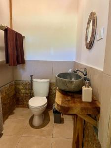 a bathroom with a toilet and a sink at Beda gaya ecolodge Rangsot 3 in Tanjung +18 photos