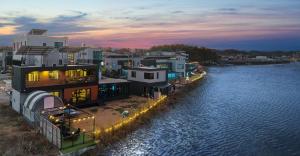 Phong cảnh thiên nhiên gần nhà khách