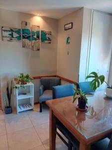 a living room with a table and chairs at Depto en Edificio Céntrico in Trelew