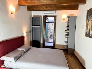 a bedroom with a bed in a room at Apartment Stele, Pesaro in Pesaro
