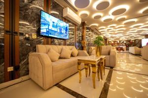 a living room with a couch and a tv at الجوهرة بارك للشقق المخدومة 6 in Riyadh