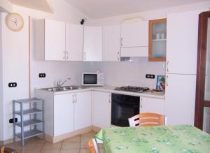 Η κουζίνα ή μικρή κουζίνα στο Casa Vacanza Marina di Arbus