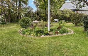 a garden with a pole in the middle of a yard at Stunning Apartment In Holstebro With Wifi in Holstebro +4 photos