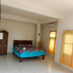 a bedroom with a bed and a window at Pondok Diana 3 in Jasri