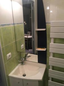 A bathroom at L'eau Vive Front de mer 4e sans ascenseur Még 16 kép