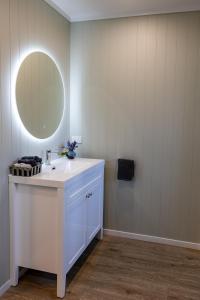 a bathroom with a white sink and a mirror at Port Jackson Paradise in Square Top Island