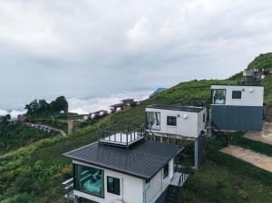 an aerial view of a house on a hill at สกายวันเดอร์ ภูทับเบิก in Ban Tha Kok Hai
