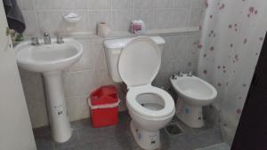 Bilik mandi di PlazaApart 1