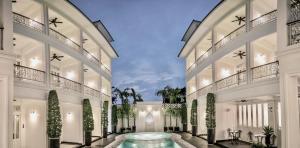 Swimmingpoolen hos eller tæt på Noursabah Pattaya