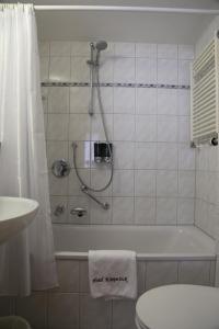 Koupelna v ubytování Hotel Köppeleck + 35 fotografií