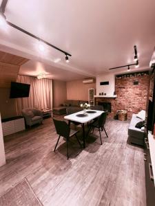 a living room with a table and chairs and a couch at Alexandra Forest Lake House in Konsu