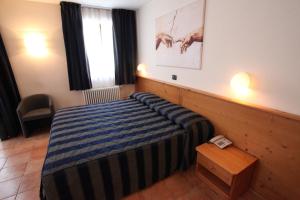 Postel nebo postele na pokoji v ubytování Hotel Alpechiara