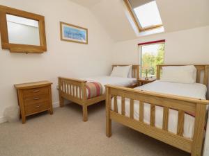 a bedroom with two beds and a window at Delaware M2 in Yarmouth