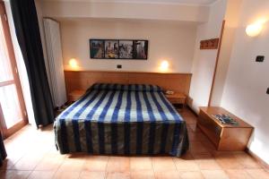 Postel nebo postele na pokoji v ubytování Hotel Alpechiara