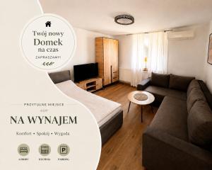 a living room with a couch and a tv at Słoneczny domek z ogrodem na wyłączność in Podzamcze