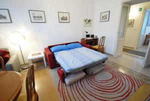 A bed or beds in a room at Casa Anna a Roma