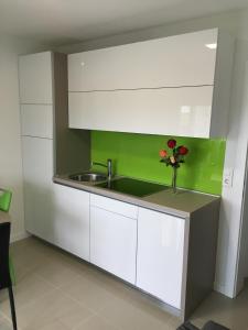 Kuchyň nebo kuchyňský kout v ubytování Apartmani Zaton