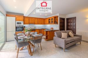 a kitchen and dining room with a table and chairs at Casa Aiguamarina in Palamós