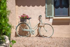 a bike parked next to a building with flowers in a basket at Agroturismo Son Bauzanet in Palma de Mallorca