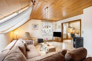 a living room with a couch and a table at Ferienwohnung Niemeier in Brilon