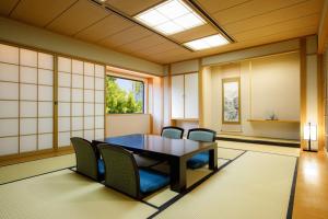 a dining room with a table and chairs at Hotel New Otani Hakata in Fukuoka