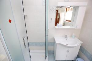 Bilik mandi di Apartment Zrinka +34 gambar