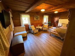 a room with a bed and a couch and a table at Apartmán Rozárka Chřibská in Nieder Kreibitz