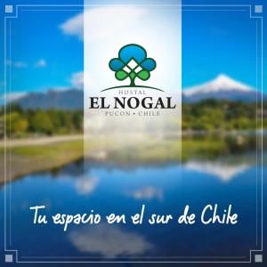 プコンにあるHostal el Nogal Pucónの新しいエルモクテスのサインだ