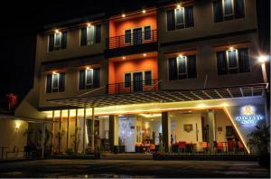 a hotel at night with its lights on at Alqueby Hotel Bandung in Bandung