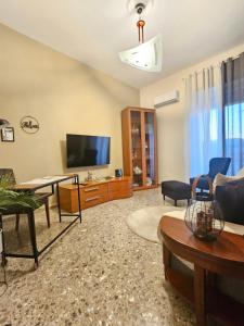a living room with a flat screen tv and a couch at Sole raggiante Lia Darzillo in Afragola