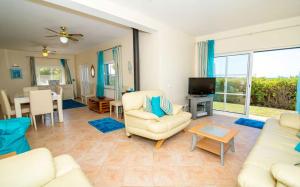 Μια τηλεόραση ή/και κέντρο ψυχαγωγίας στο Villa Oliandra