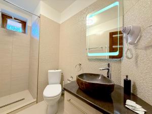 a bathroom with a sink and a toilet at Paradiso Apartmanház in Gyula