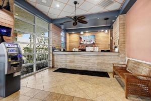 a restaurant with a cash register and a bar at Carolinian Beach Resort in Myrtle Beach