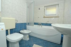 Koupelna v ubytování Sonja Vacation House + 36 fotografií