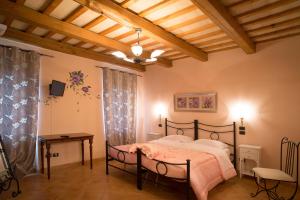 A bed or beds in a room at B&B Antica Fonte del Latte