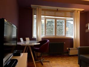TV a/nebo společenská místnost v ubytování Apartment Lugo Rooms