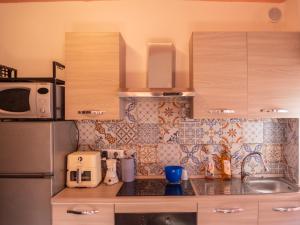 a kitchen with a refrigerator and a microwave at Rosano 76 in Cabella Ligure