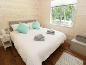 a bedroom with a bed with towels on it at Skylark in Ross on Wye