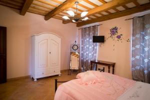 A bed or beds in a room at B&B Antica Fonte del Latte